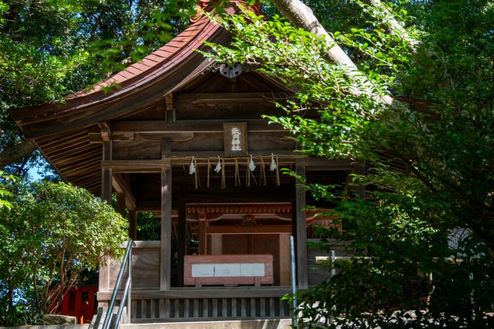 摂社である武内神社の写真