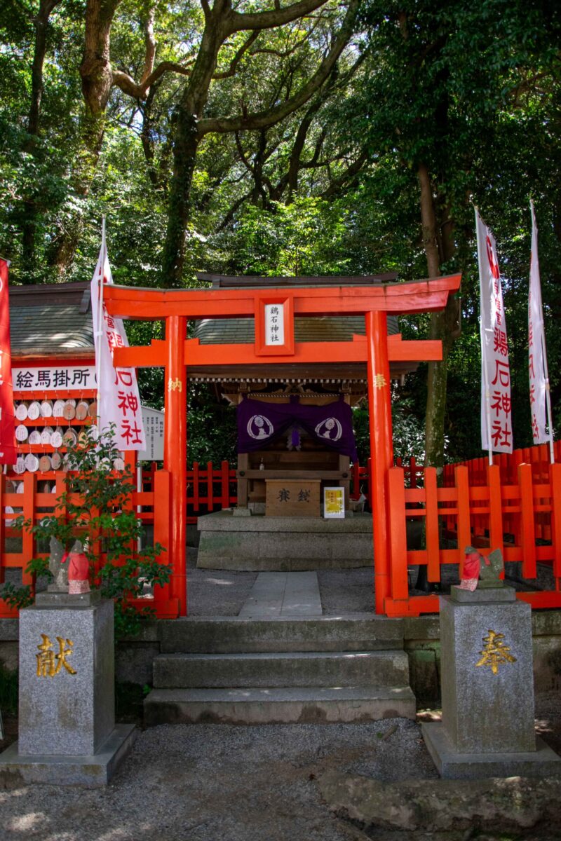 末社である鶏石神社の写真